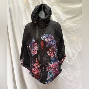 lululemon athletica Get up and Glow size 8 Black Floral Jacket